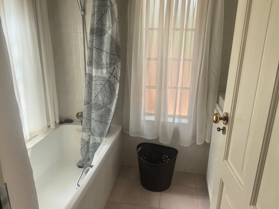 4 Bedroom Property for Sale in Roodekrans Gauteng