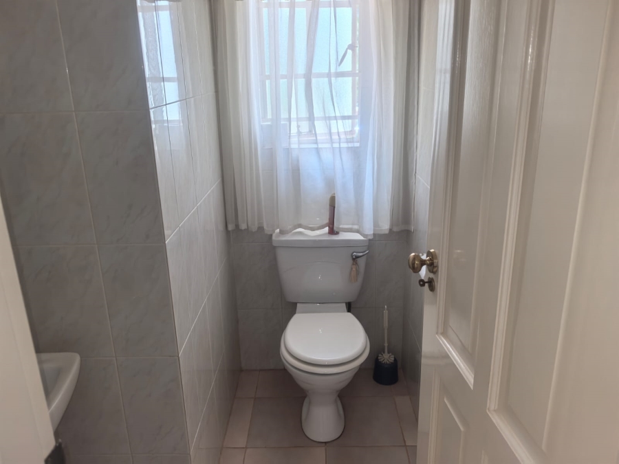 4 Bedroom Property for Sale in Roodekrans Gauteng