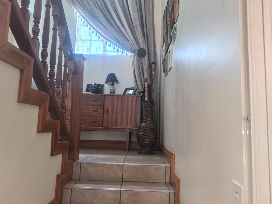 4 Bedroom Property for Sale in Roodekrans Gauteng