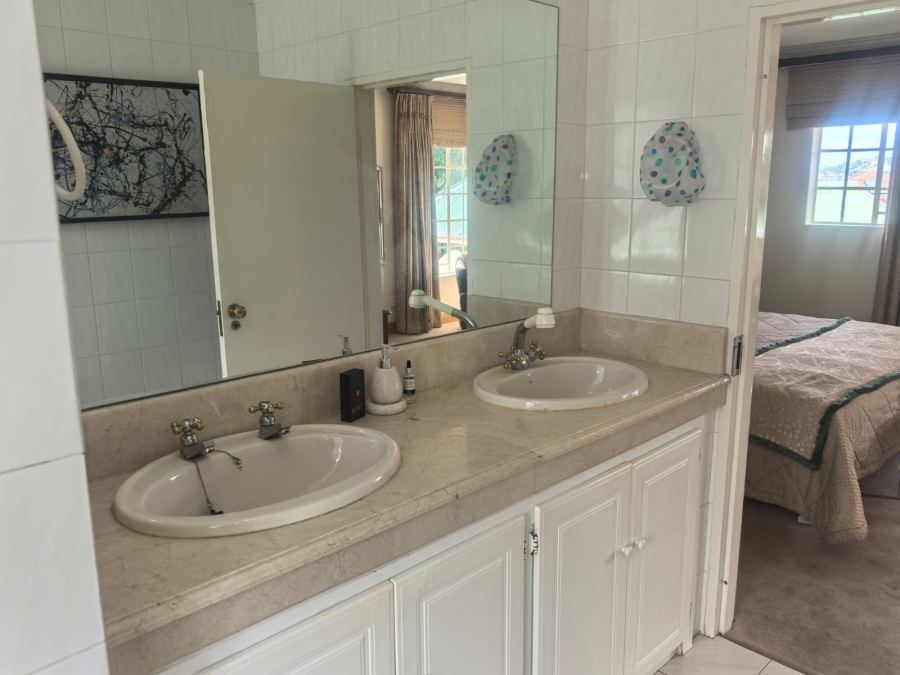 4 Bedroom Property for Sale in Roodekrans Gauteng