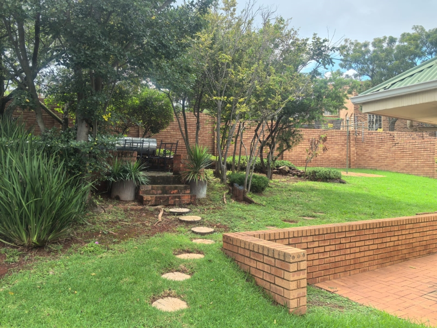 4 Bedroom Property for Sale in Roodekrans Gauteng