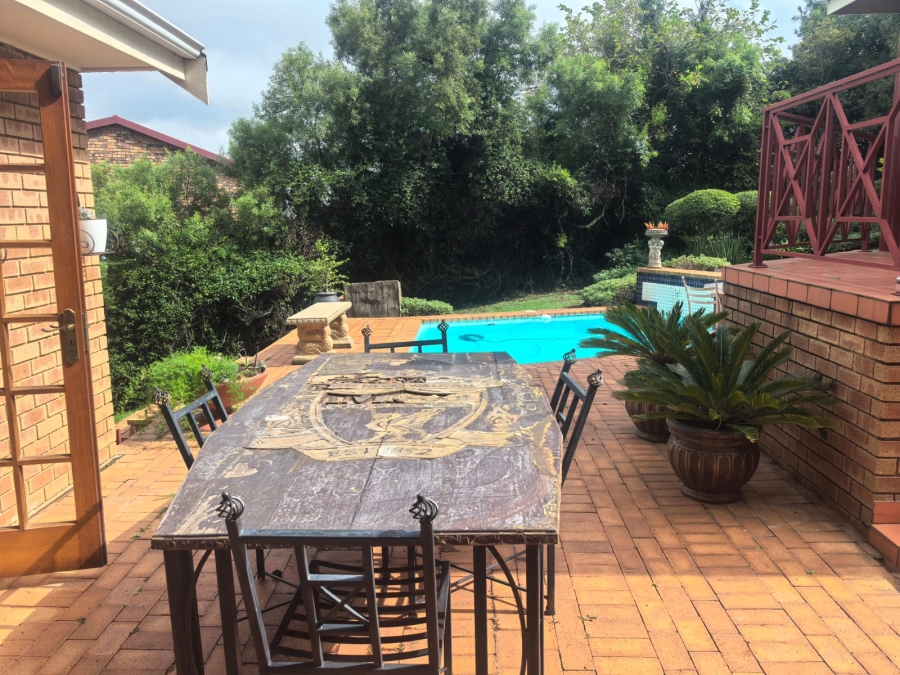 4 Bedroom Property for Sale in Roodekrans Gauteng