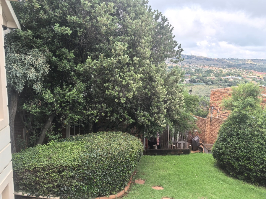 4 Bedroom Property for Sale in Roodekrans Gauteng