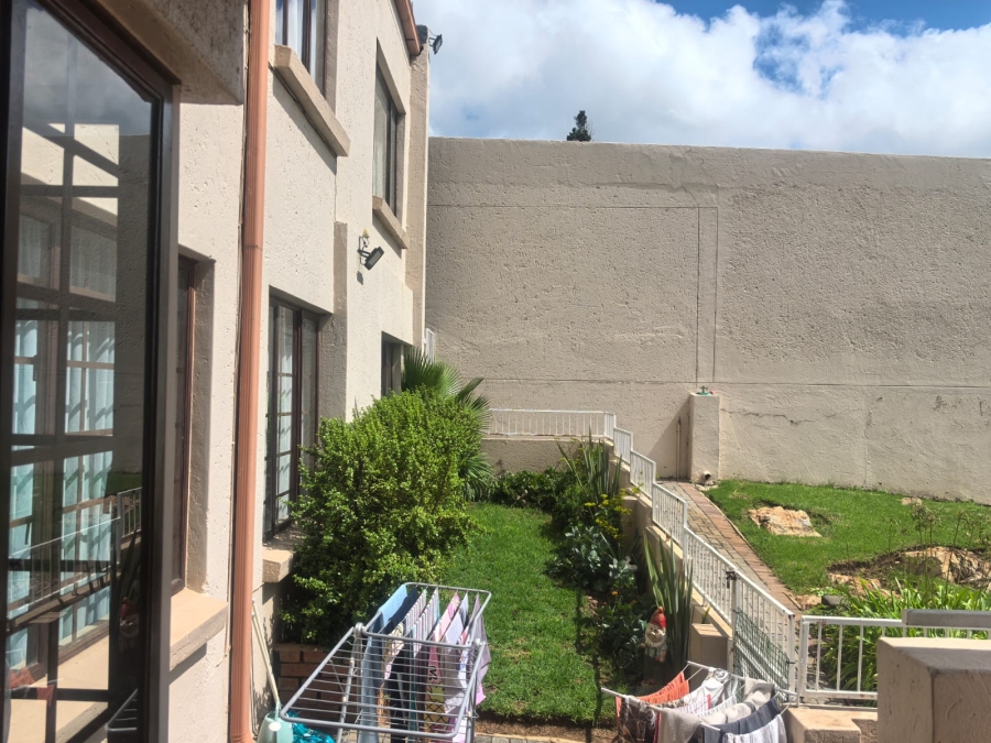 3 Bedroom Property for Sale in Helderkruin Gauteng