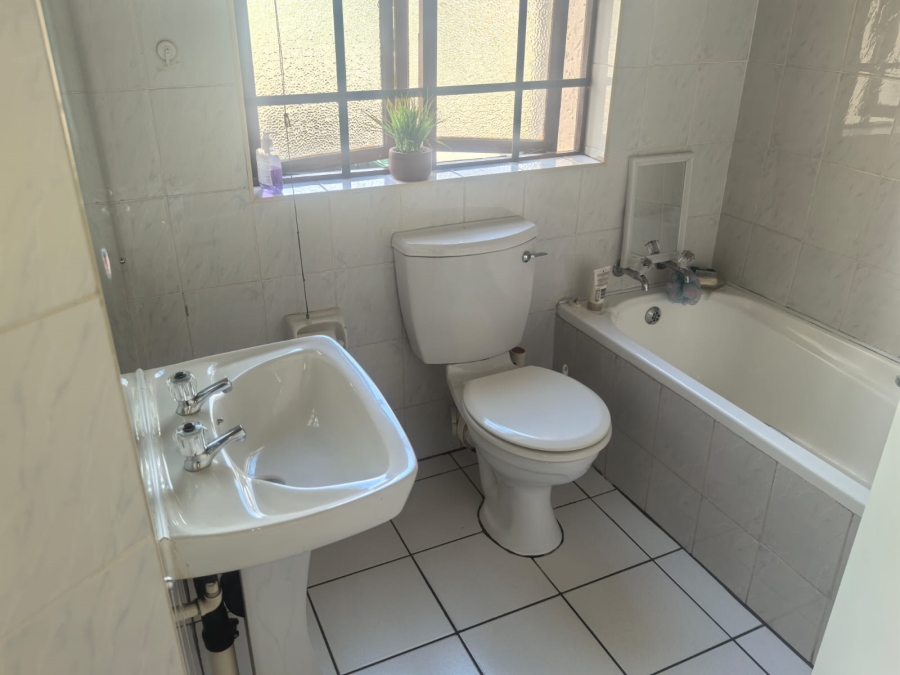 3 Bedroom Property for Sale in Helderkruin Gauteng