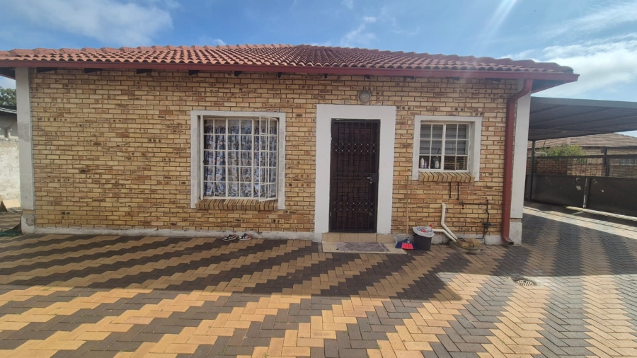 2 Bedroom Property for Sale in Robinpark Gauteng