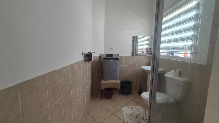 2 Bedroom Property for Sale in Robinpark Gauteng