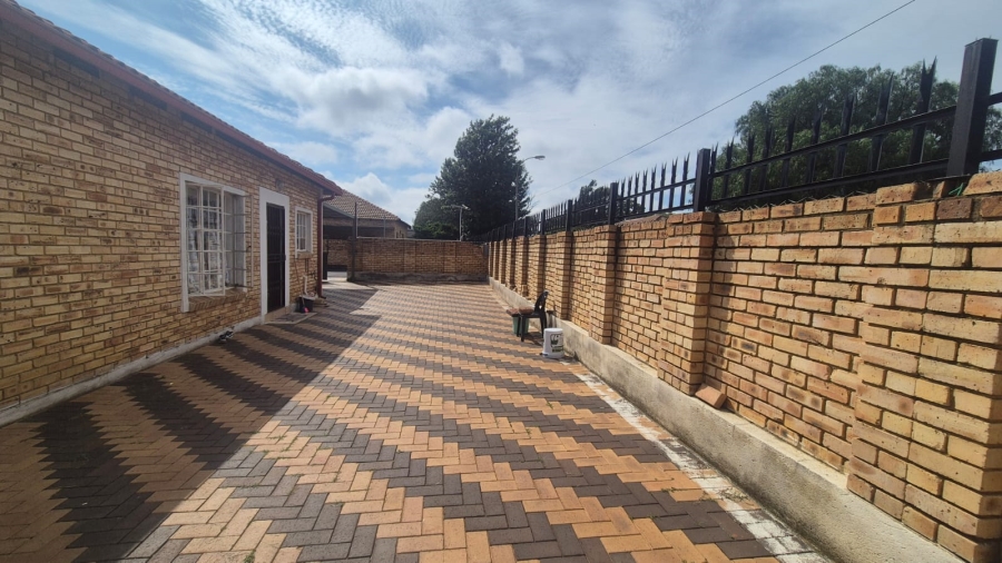 2 Bedroom Property for Sale in Robinpark Gauteng