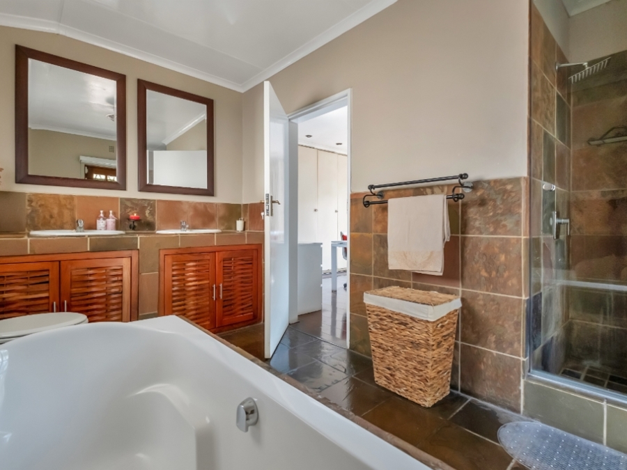 To Let 4 Bedroom Property for Rent in Parkmore Gauteng