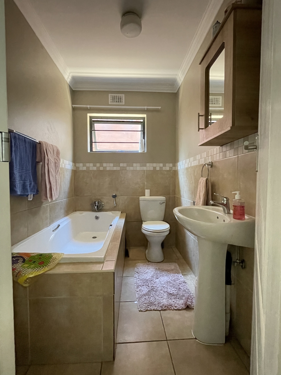 3 Bedroom Property for Sale in Amberfield Gauteng