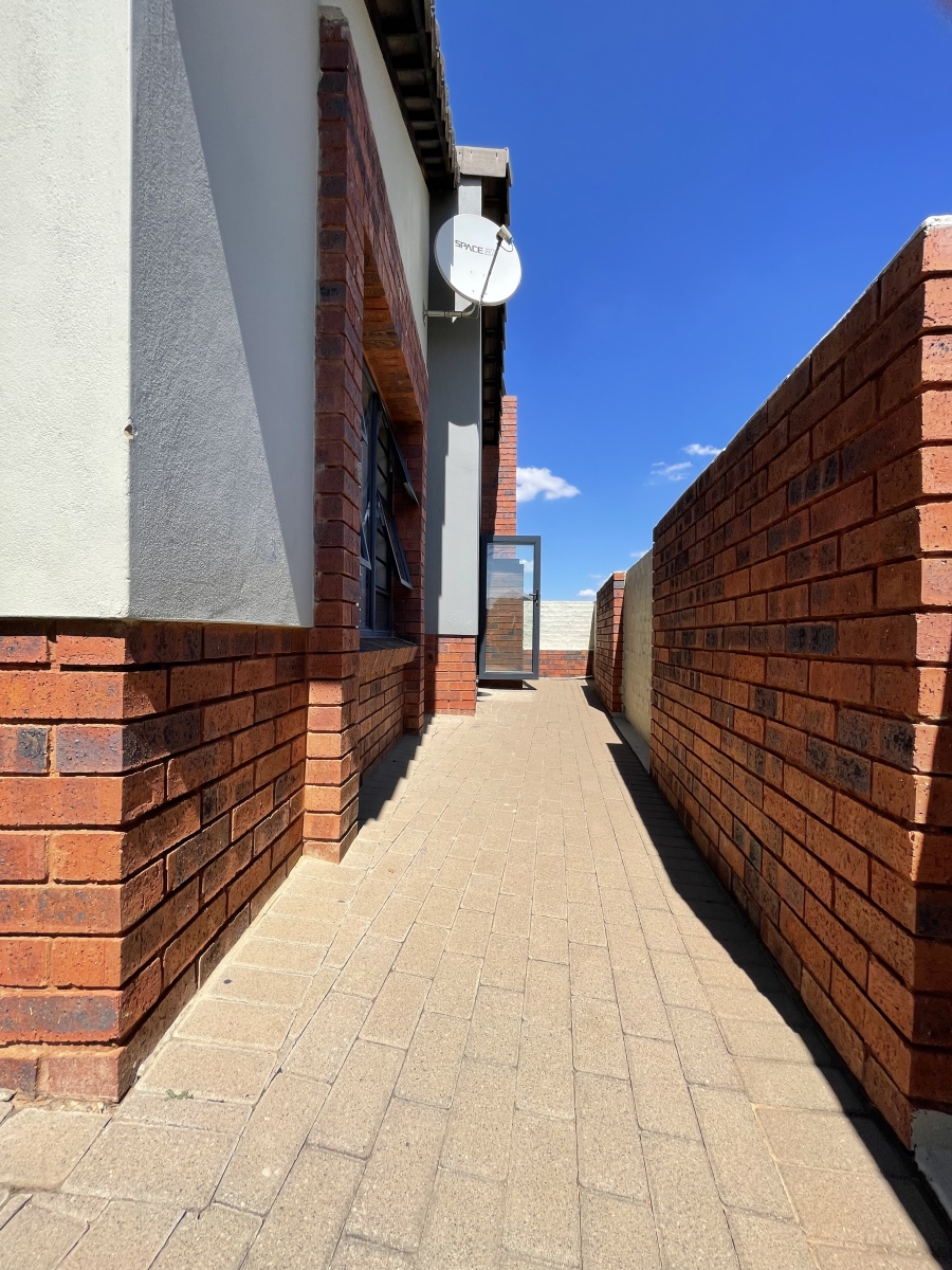 3 Bedroom Property for Sale in Amberfield Gauteng