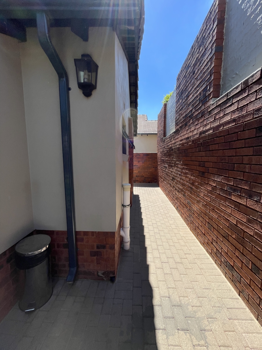 3 Bedroom Property for Sale in Amberfield Gauteng