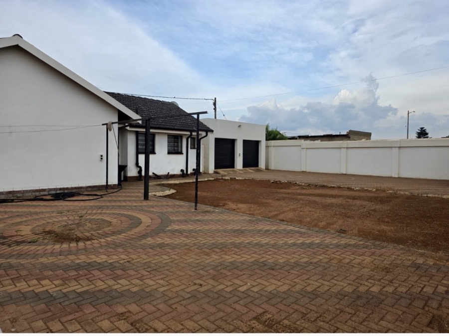 3 Bedroom Property for Sale in Debonair Park Gauteng