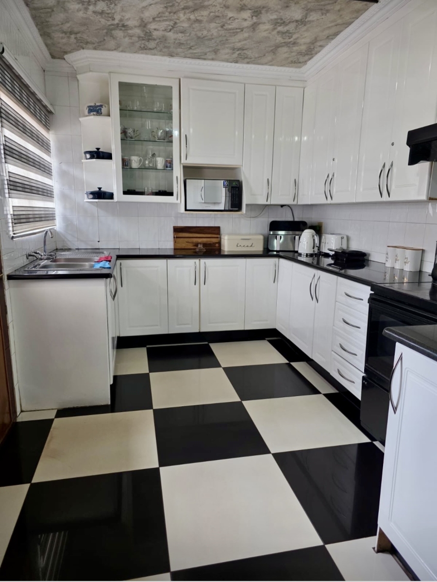 3 Bedroom Property for Sale in Debonair Park Gauteng