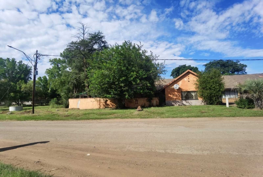 4 Bedroom Property for Sale in Unitas Park Gauteng