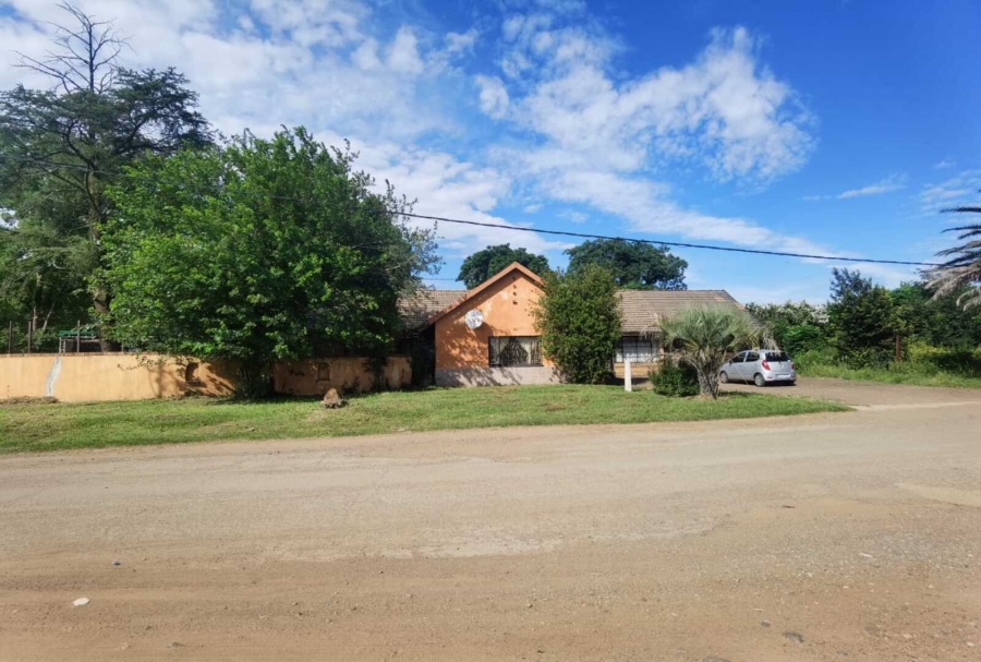 4 Bedroom Property for Sale in Unitas Park Gauteng