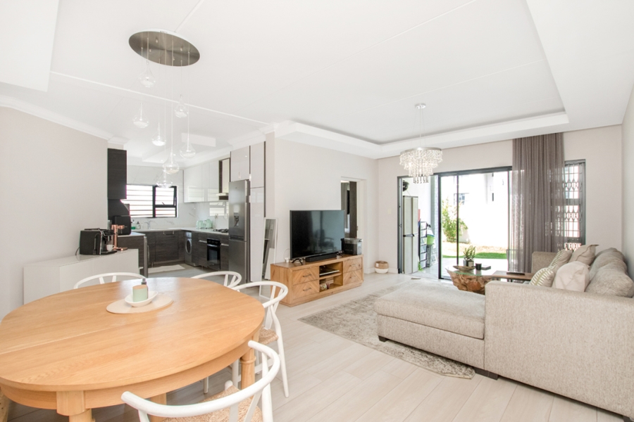 To Let 3 Bedroom Property for Rent in Petervale Gauteng