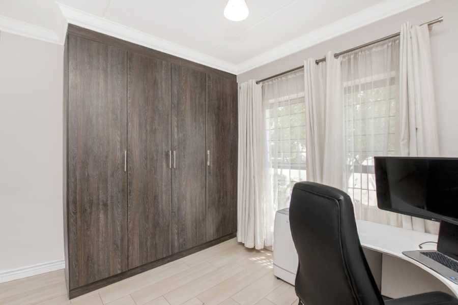 To Let 3 Bedroom Property for Rent in Petervale Gauteng