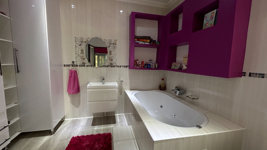 4 Bedroom Property for Sale in Amandasig Gauteng