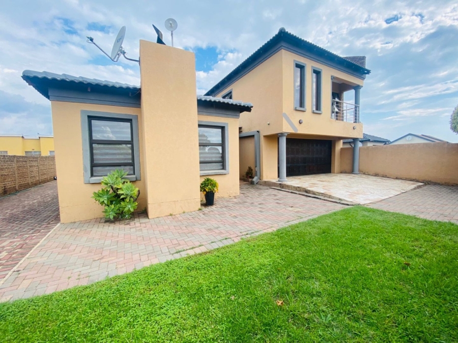 4 Bedroom Property for Sale in Kirkney Gauteng