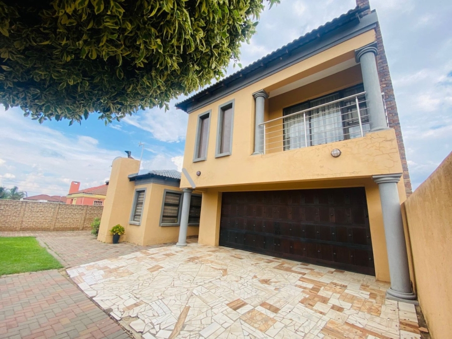 4 Bedroom Property for Sale in Kirkney Gauteng