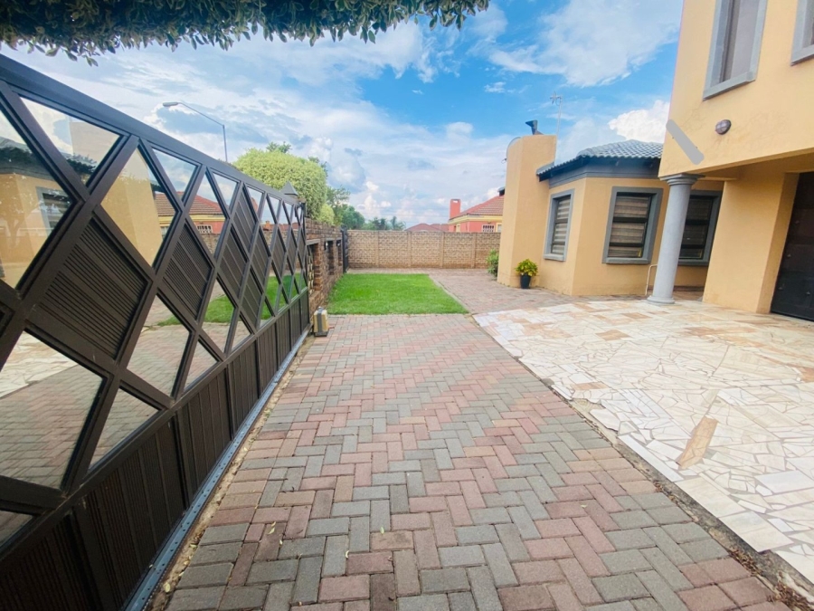 4 Bedroom Property for Sale in Kirkney Gauteng