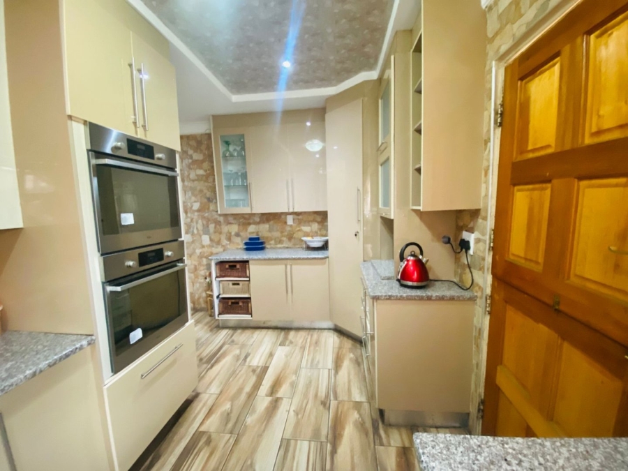 4 Bedroom Property for Sale in Kirkney Gauteng