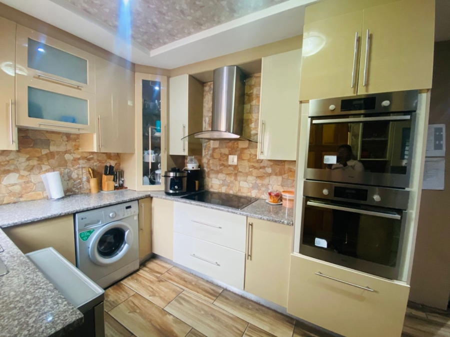 4 Bedroom Property for Sale in Kirkney Gauteng