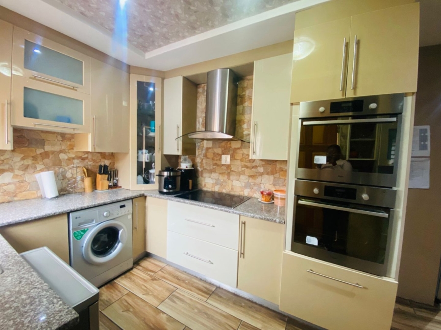 4 Bedroom Property for Sale in Kirkney Gauteng