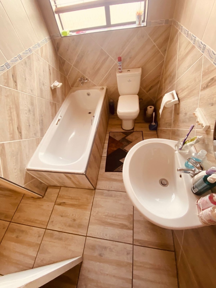 4 Bedroom Property for Sale in Kirkney Gauteng