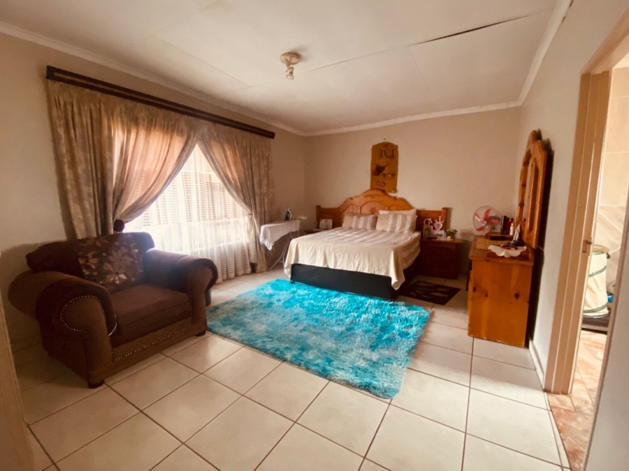 4 Bedroom Property for Sale in Kirkney Gauteng