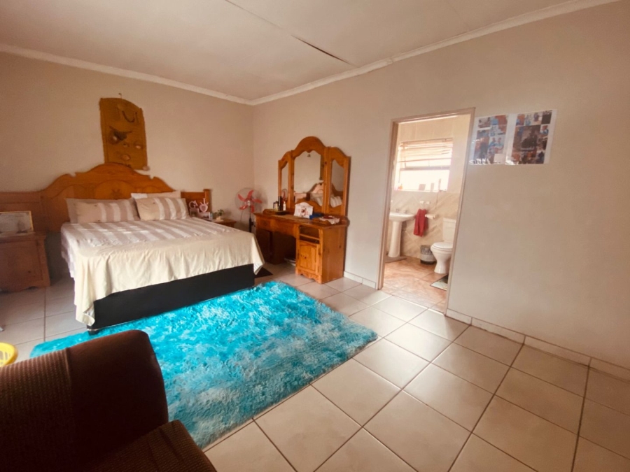 4 Bedroom Property for Sale in Kirkney Gauteng