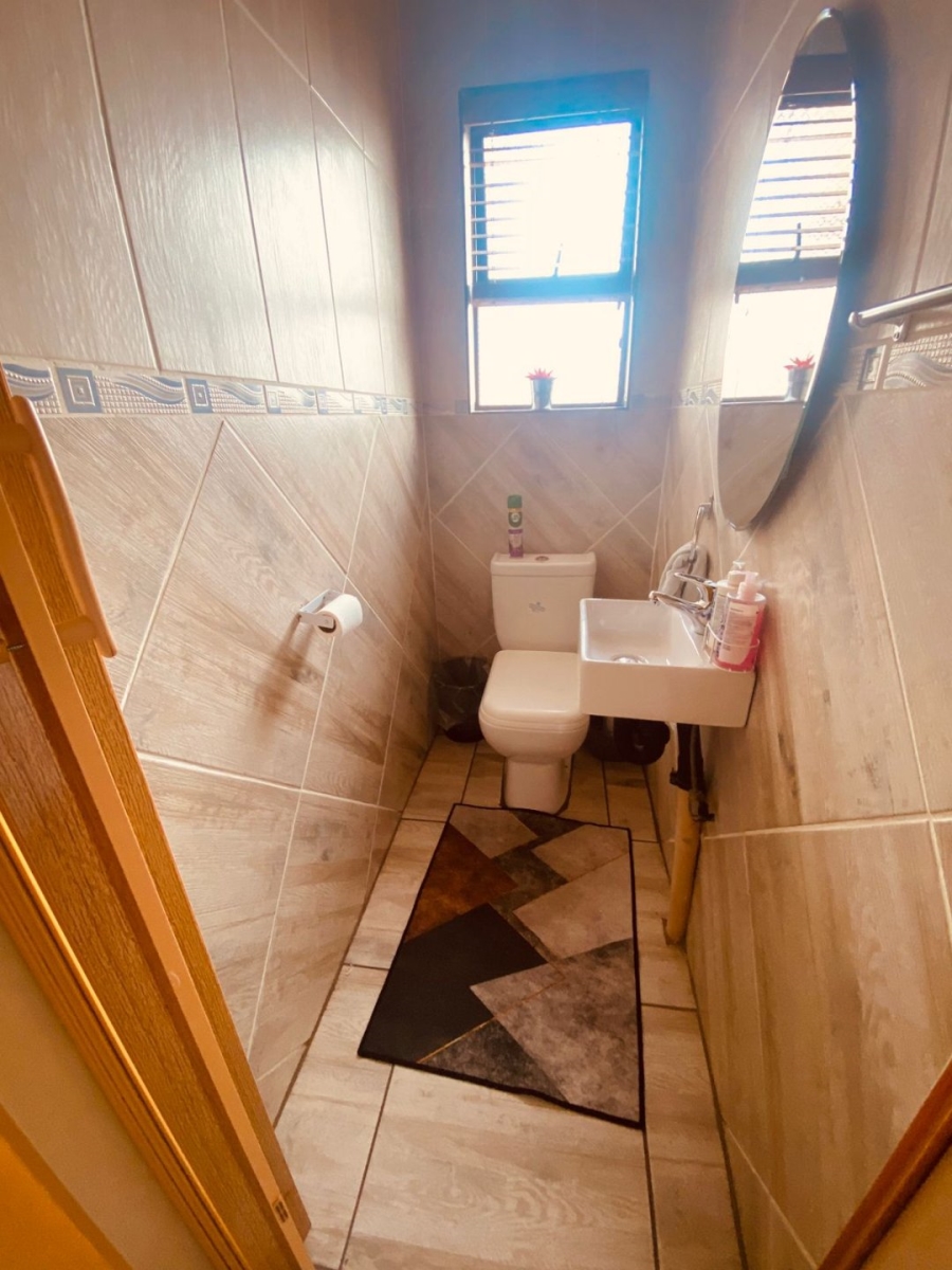 4 Bedroom Property for Sale in Kirkney Gauteng