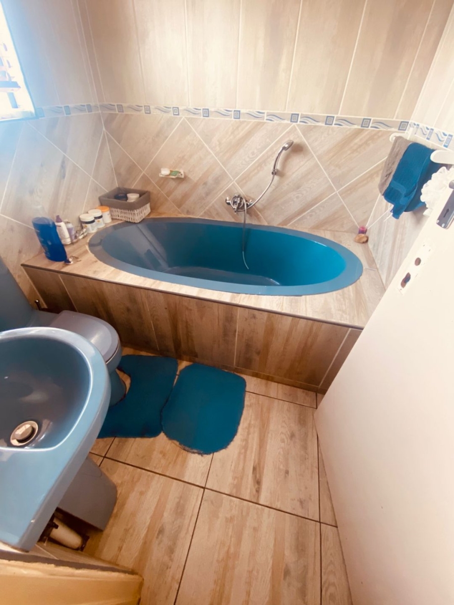 4 Bedroom Property for Sale in Kirkney Gauteng