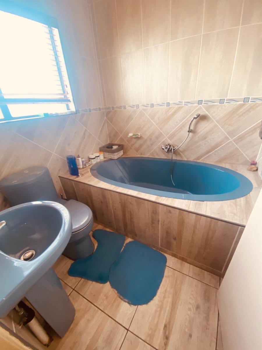 4 Bedroom Property for Sale in Kirkney Gauteng