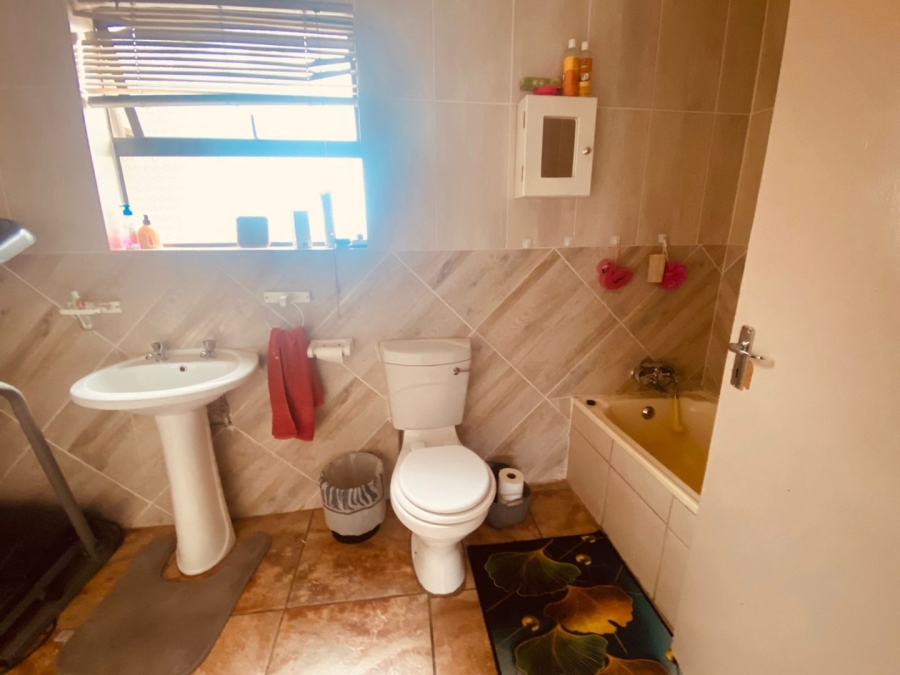 4 Bedroom Property for Sale in Kirkney Gauteng