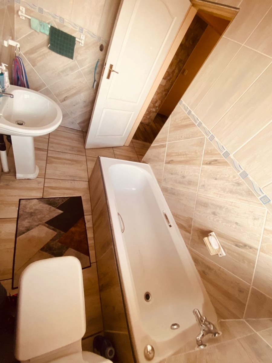 4 Bedroom Property for Sale in Kirkney Gauteng