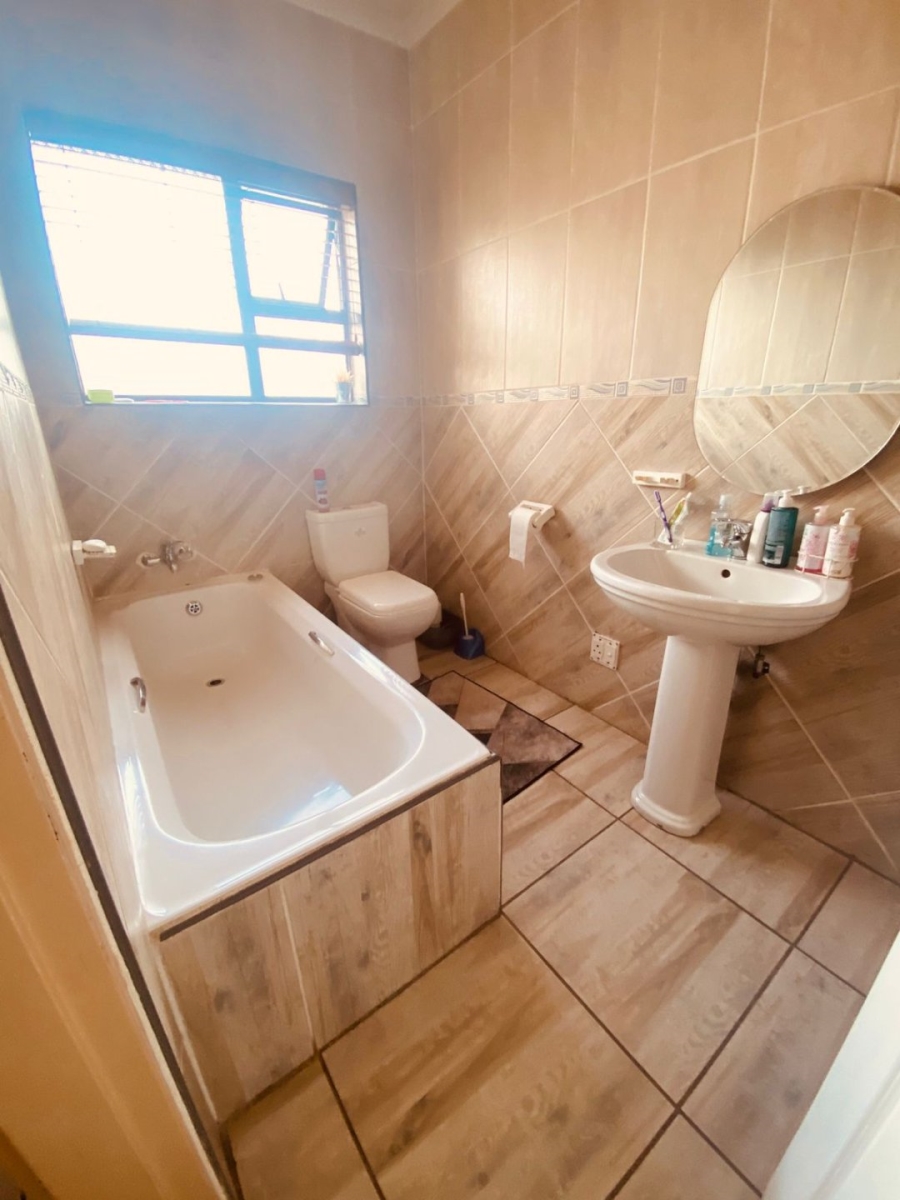 4 Bedroom Property for Sale in Kirkney Gauteng