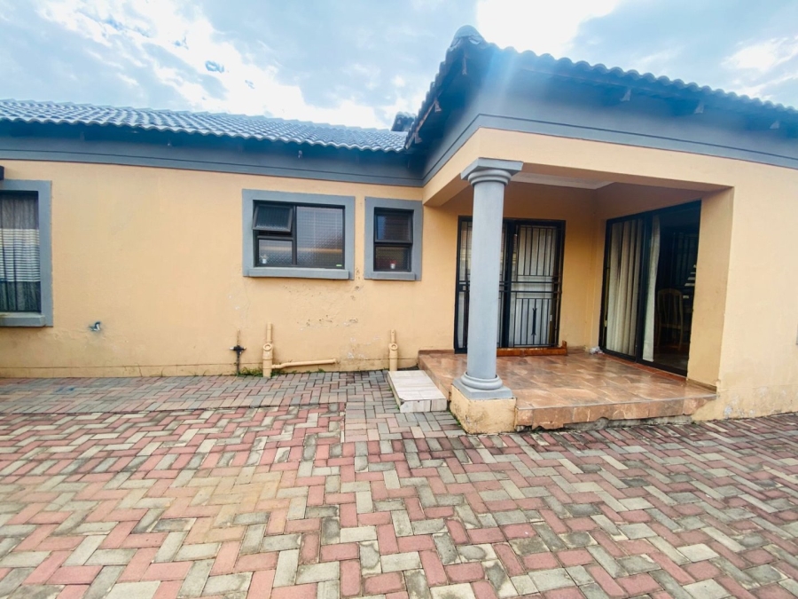 4 Bedroom Property for Sale in Kirkney Gauteng