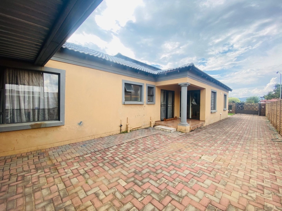 4 Bedroom Property for Sale in Kirkney Gauteng