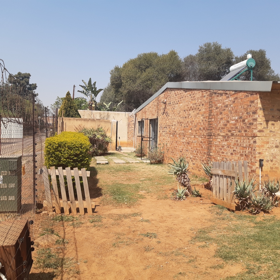 To Let 1 Bedroom Property for Rent in Equestria Gauteng