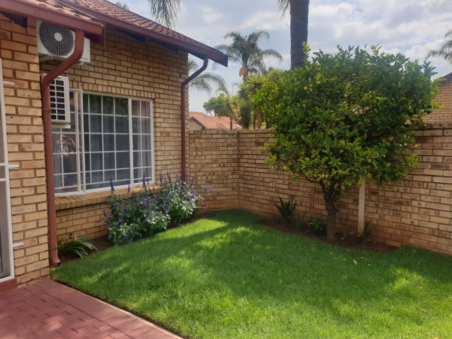 To Let 2 Bedroom Property for Rent in Faerie Glen Gauteng