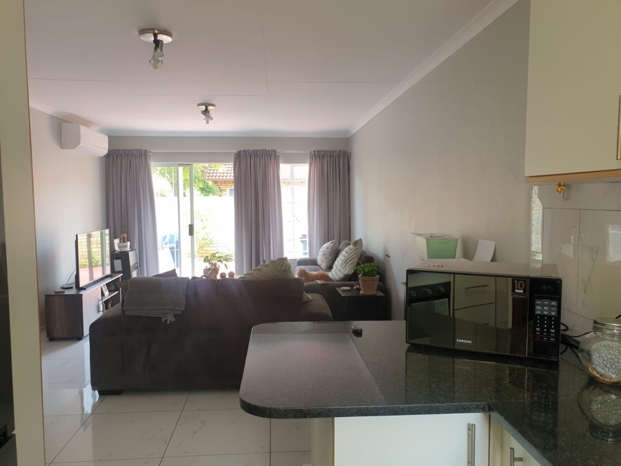 To Let 2 Bedroom Property for Rent in Faerie Glen Gauteng