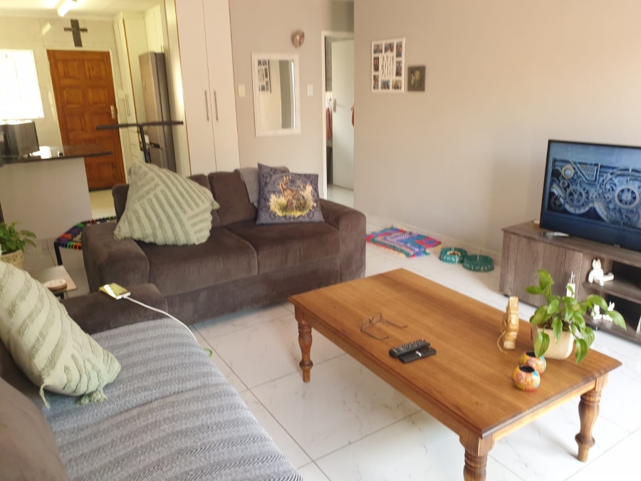 To Let 2 Bedroom Property for Rent in Faerie Glen Gauteng