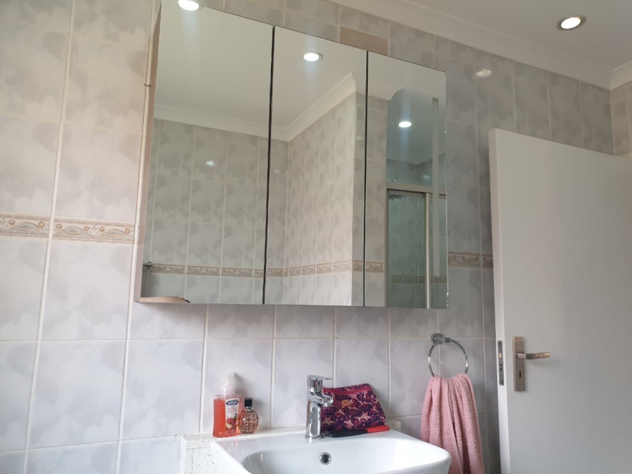 To Let 2 Bedroom Property for Rent in Faerie Glen Gauteng