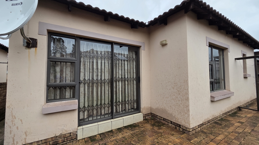 To Let 3 Bedroom Property for Rent in Chantelle Gauteng