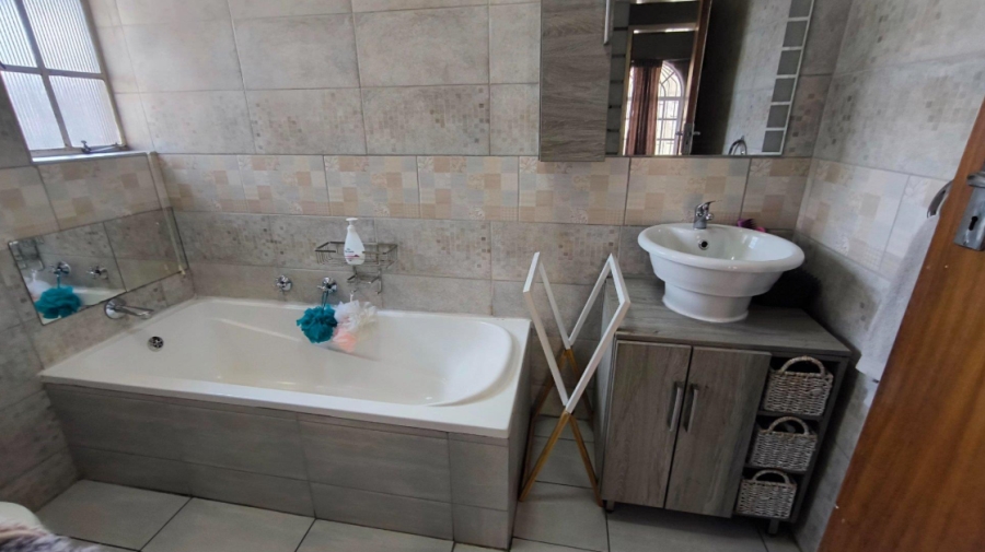 3 Bedroom Property for Sale in Brackenhurst Gauteng