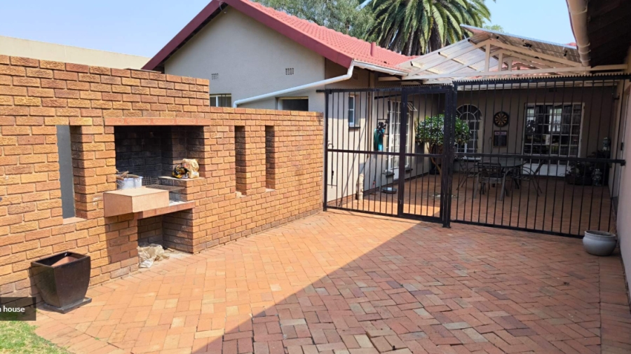 3 Bedroom Property for Sale in Brackenhurst Gauteng