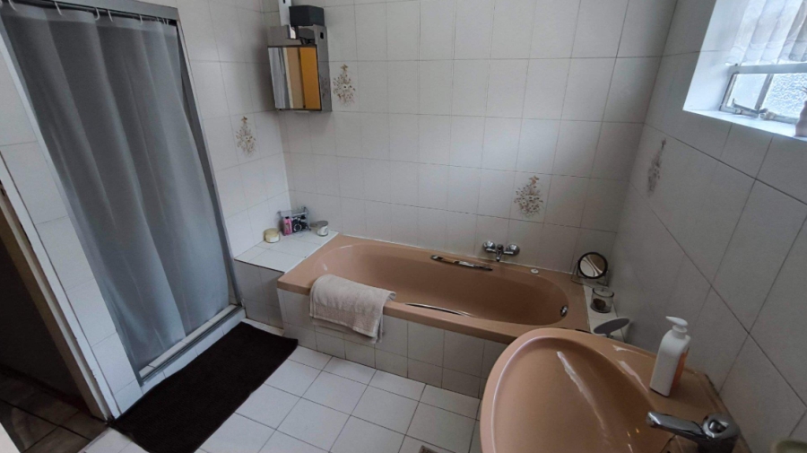 3 Bedroom Property for Sale in Brackenhurst Gauteng