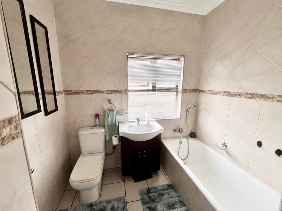 4 Bedroom Property for Sale in Freeway Park Gauteng